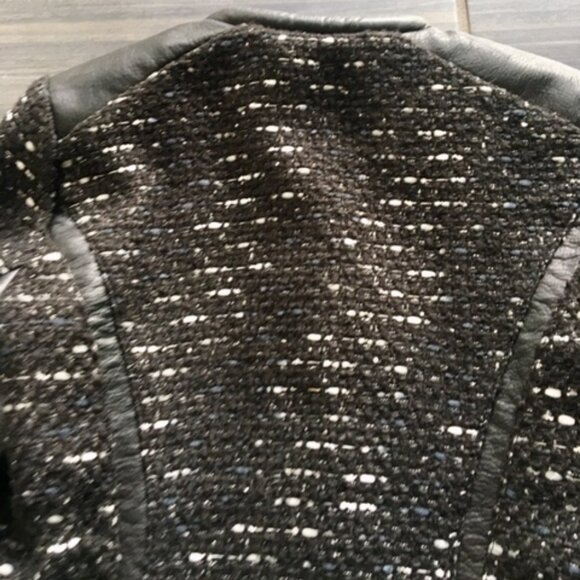 H&M Tweed with vegan leather trim and silver zippers cropped blazer size xs - Picture 3 of 13
